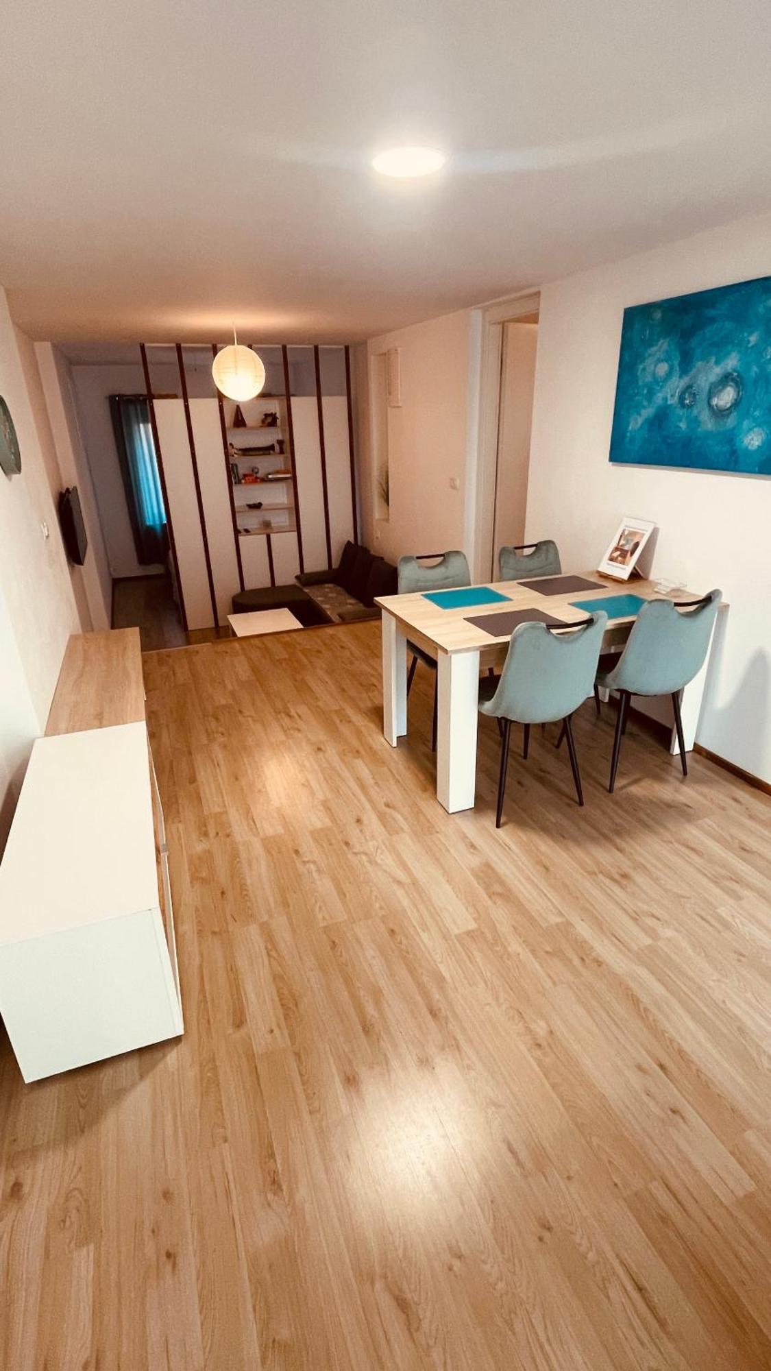 Blue Sun Apartment *